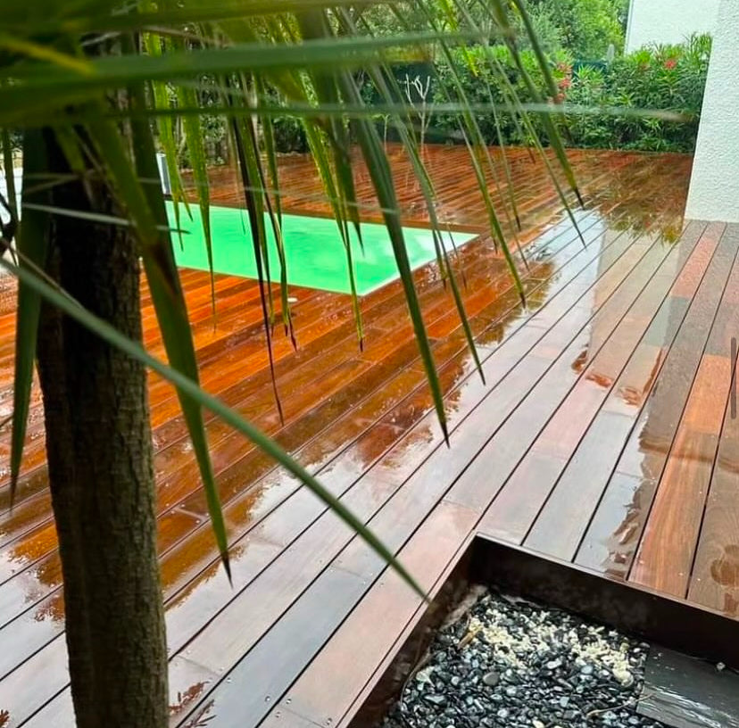 Contour de piscine bois