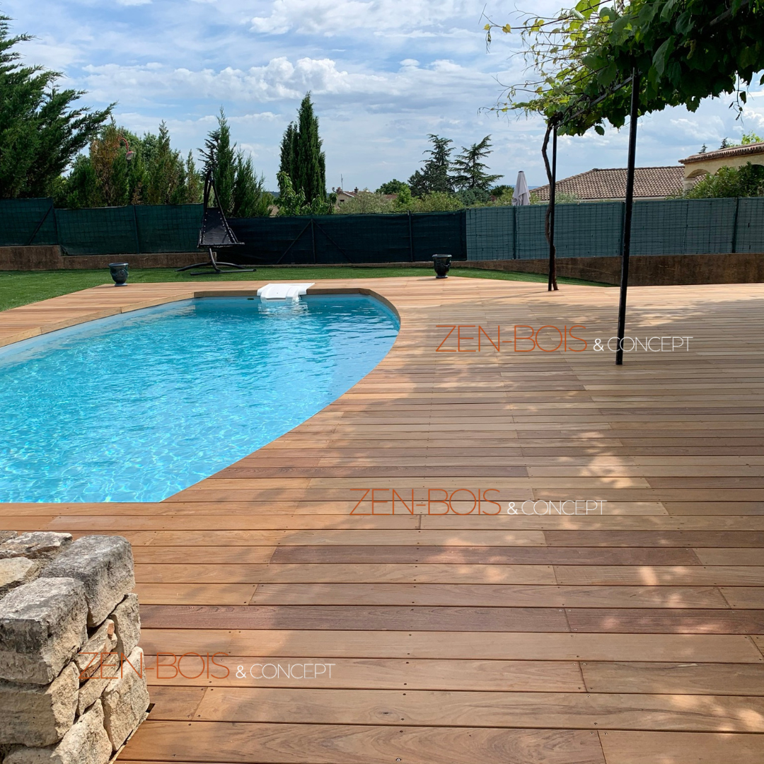 Contour de piscine bois sur mesure – Élégance, confort et sécurité autour de la piscine