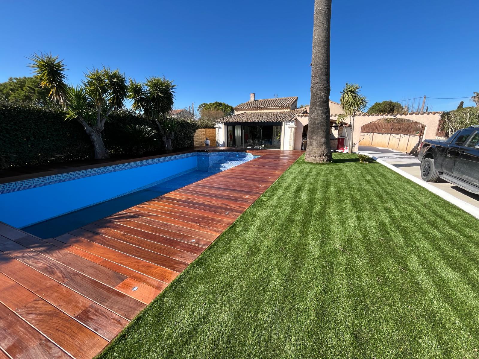 Gazon synthétique haut de gamme – Confort, esthétisme et pose d’excellence