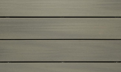 Détail de lames de terrasse en bois composite avec finition lisse et espacement régulier pour aménagement extérieur