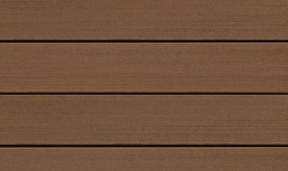 Détail de lames de terrasse en bois composite avec finition lisse et espacement régulier pour aménagement extérieur